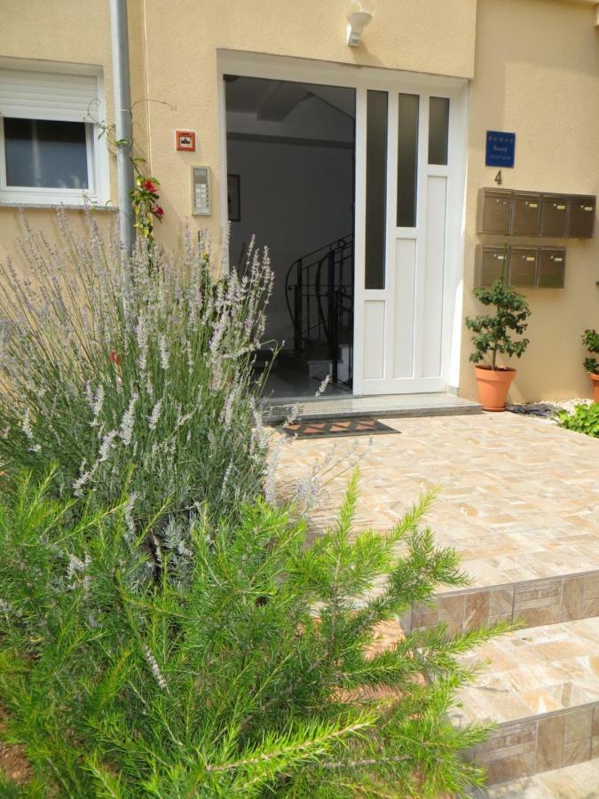 Apartman Mario Cres Exteriör bild
